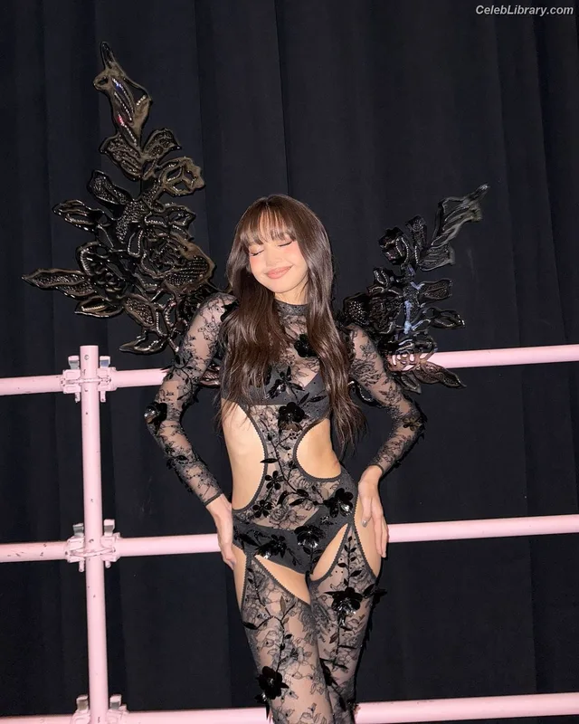 Lisa  BLΛƆKPIИK (Blackpink) photo 16 of 6190