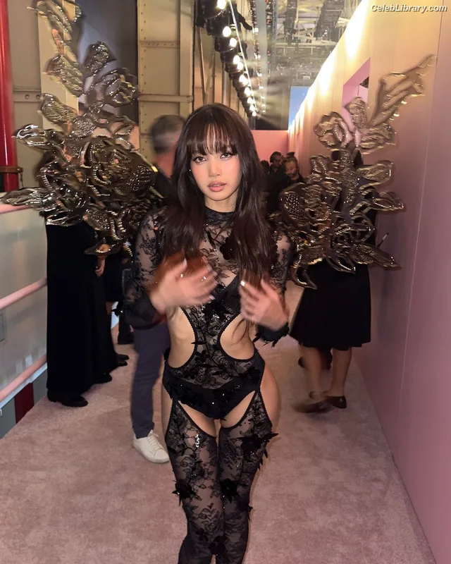 Lisa  BLΛƆKPIИK (Blackpink) photo 17 of 6190