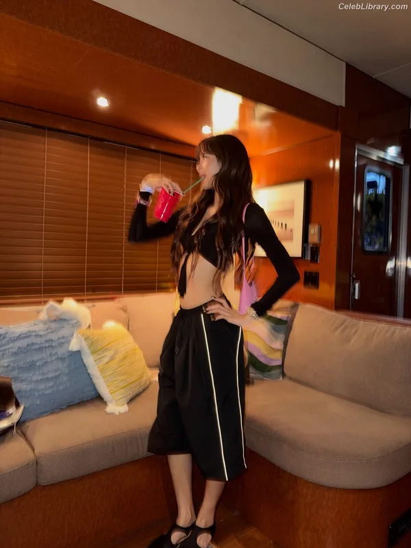 Lisa  BLΛƆKPIИK (Blackpink) photo 10 of 6190
