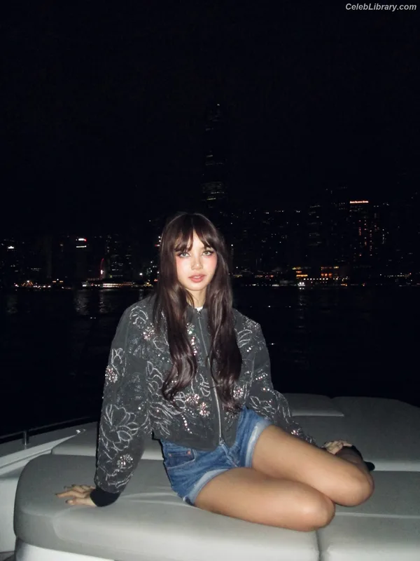 Lisa  BLΛƆKPIИK (Blackpink) photo 1 of 6190