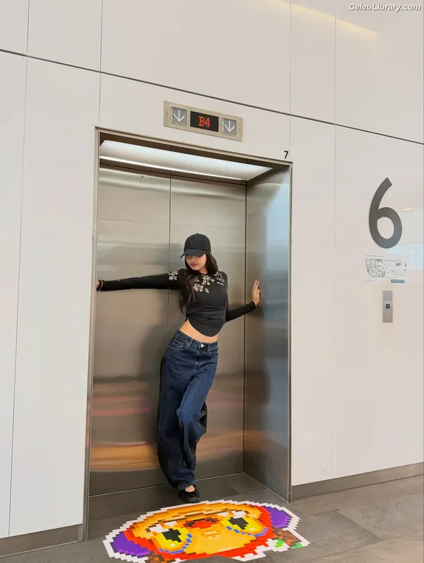 Lisa  BLΛƆKPIИK (Blackpink) photo 7 of 6190