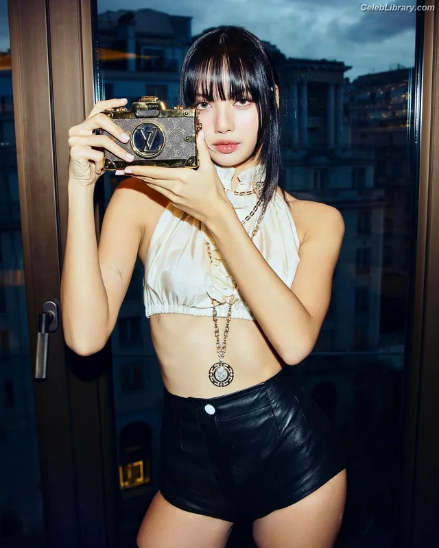 Lisa  BLΛƆKPIИK (Blackpink) photo 24 of 6190