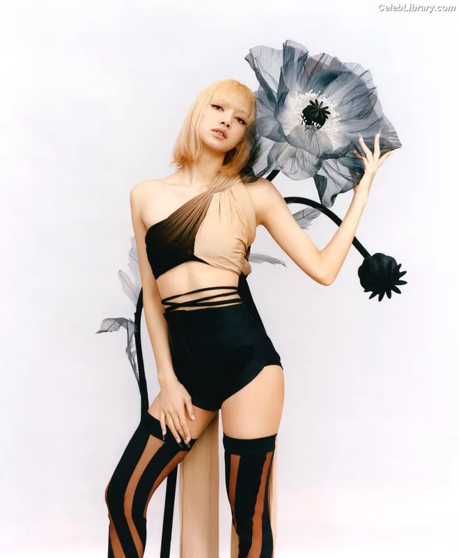 Lisa  BLΛƆKPIИK (Blackpink) photo 16 of 6190