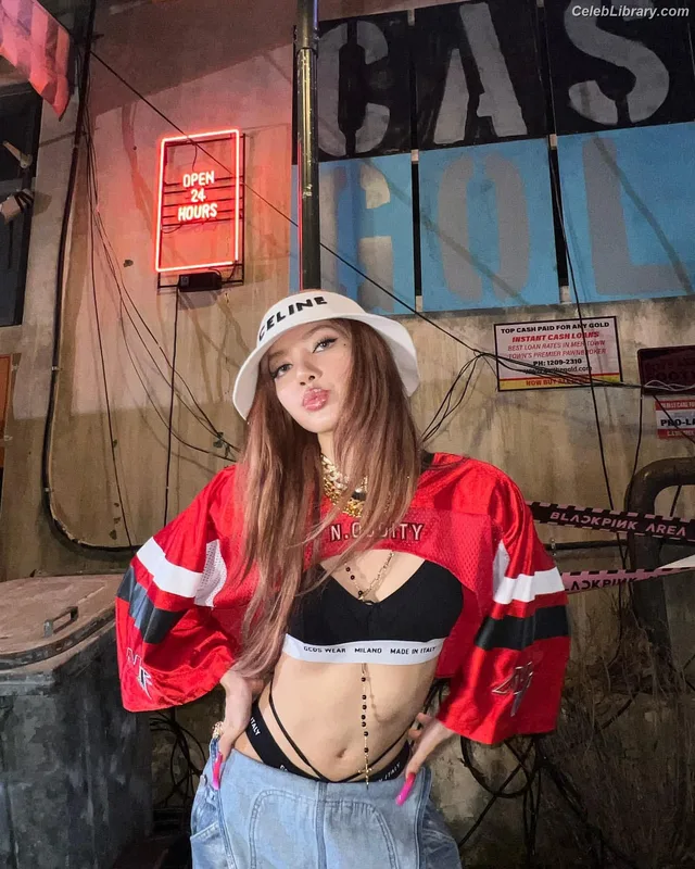 Lisa  BLΛƆKPIИK (Blackpink) photo 12 of 6190