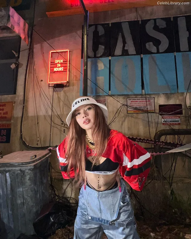Lisa  BLΛƆKPIИK (Blackpink) photo 13 of 6190
