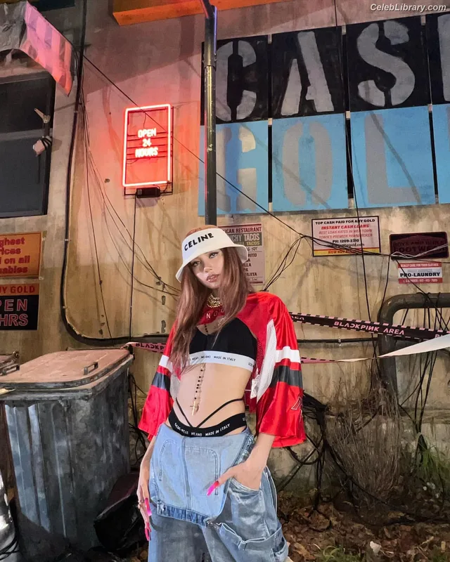 Lisa  BLΛƆKPIИK (Blackpink) photo 15 of 6190