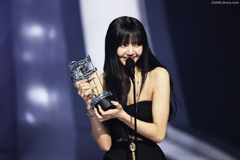 Lisa  BLΛƆKPIИK (Blackpink) photo 1 of 6190