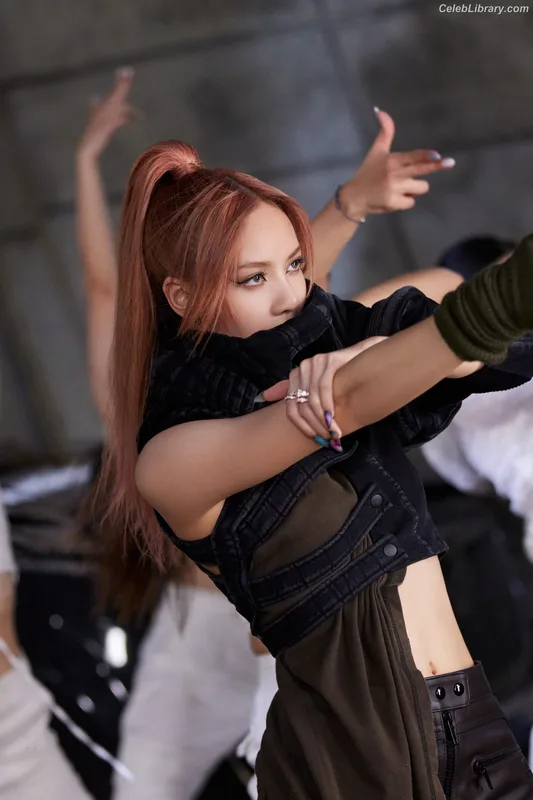 Lisa  BLΛƆKPIИK (Blackpink) photo 12 of 6190