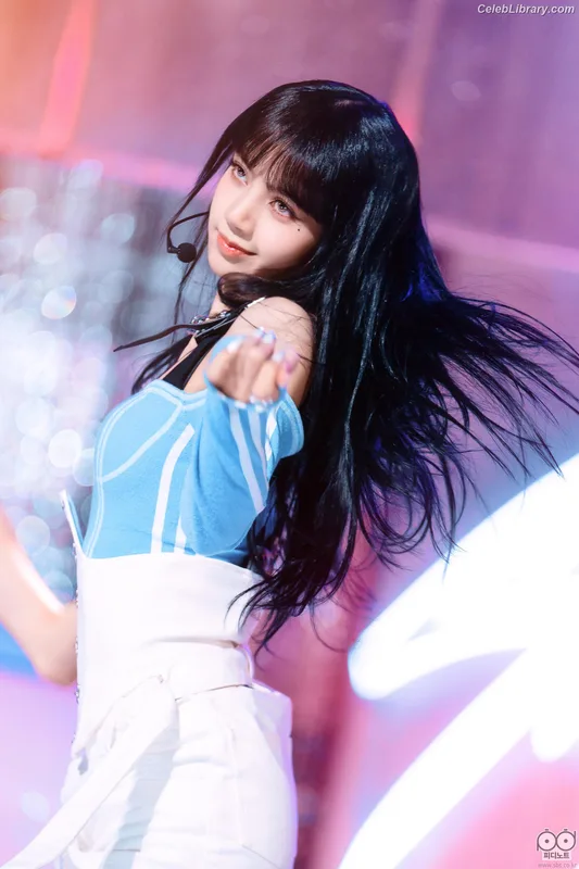 Lisa  BLΛƆKPIИK (Blackpink) photo 2 of 6190