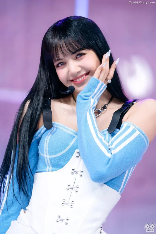 Lisa  BLΛƆKPIИK (Blackpink) photo 3 of 6190