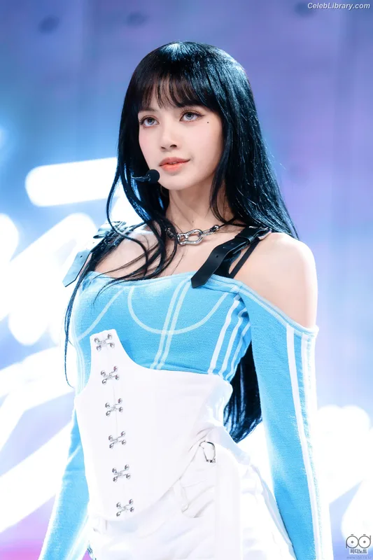 Lisa  BLΛƆKPIИK (Blackpink) photo 4 of 6190