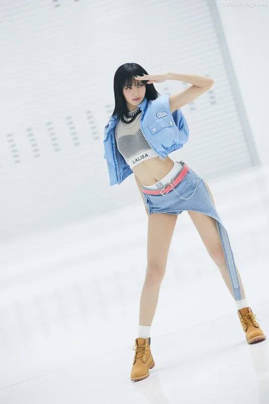 Lisa  BLΛƆKPIИK (Blackpink) photo 6 of 6190