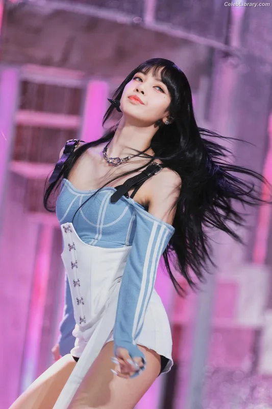 Lisa  BLΛƆKPIИK (Blackpink) photo 8 of 6190