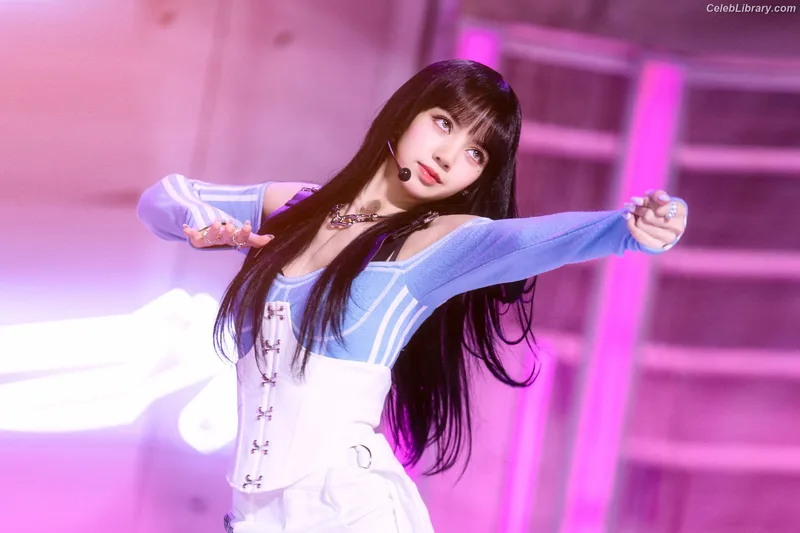 Lisa  BLΛƆKPIИK (Blackpink) photo 10 of 6190