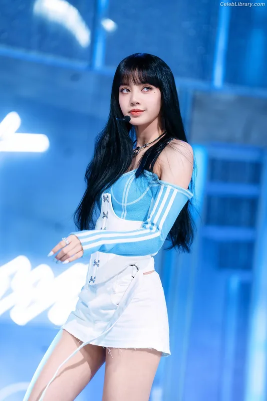Lisa  BLΛƆKPIИK (Blackpink) photo 15 of 6190