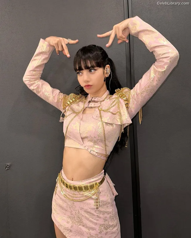 Lisa  BLΛƆKPIИK (Blackpink) photo 18 of 6190
