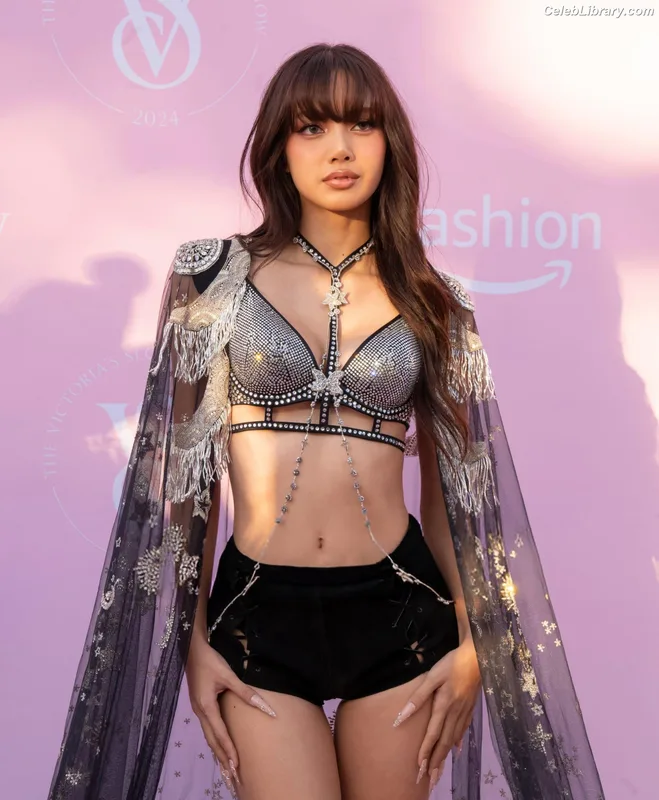 Lisa  BLΛƆKPIИK (Blackpink) photo 2 of 6190