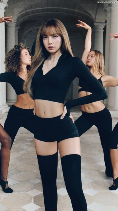 Lisa  BLΛƆKPIИK (Blackpink) photo 8 of 6190