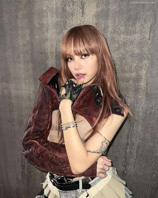 Lisa  BLΛƆKPIИK (Blackpink) photo 13 of 6190