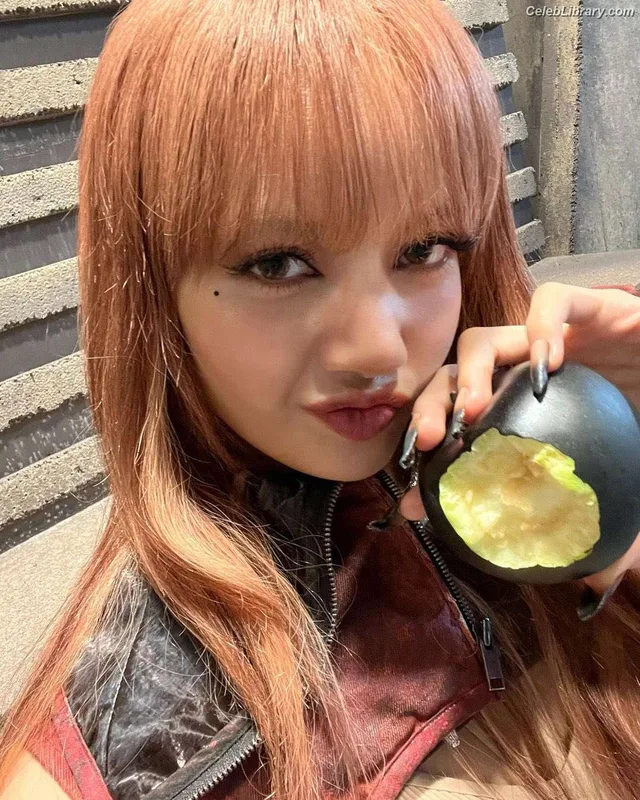 Lisa  BLΛƆKPIИK (Blackpink) photo 15 of 6190