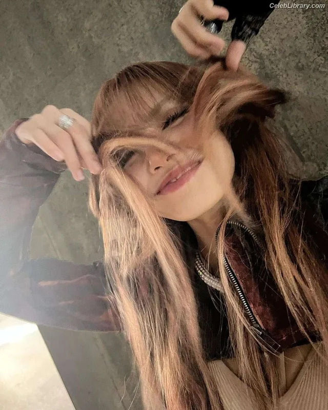 Lisa  BLΛƆKPIИK (Blackpink) photo 19 of 6190