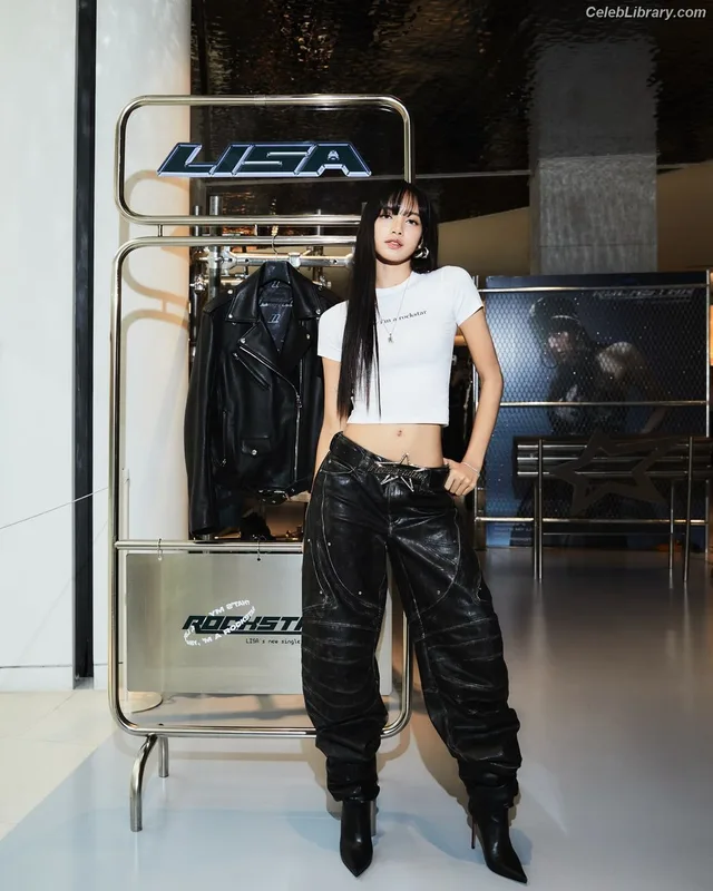 Lisa  BLΛƆKPIИK (Blackpink) photo 23 of 6190
