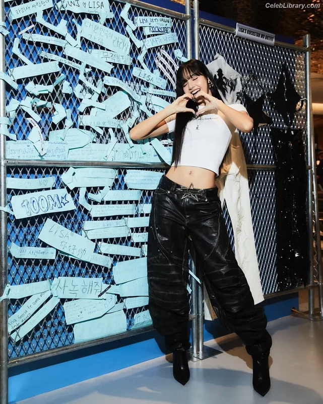 Lisa BLΛƆKPIИK (Blackpink) photo 2 of 6190