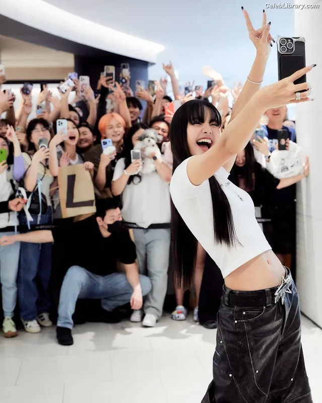 Lisa BLΛƆKPIИK (Blackpink) photo 3 of 6190