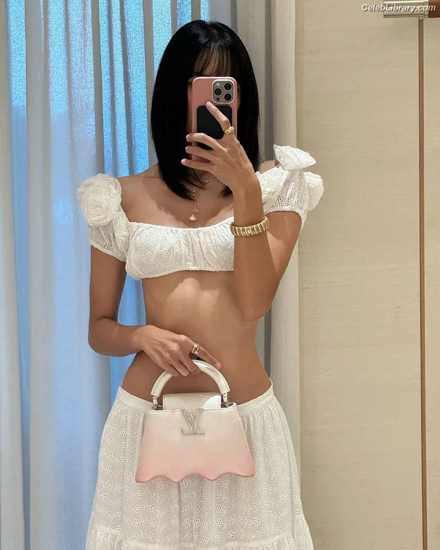 Lisa BLΛƆKPIИK (Blackpink) photo 10 of 6190