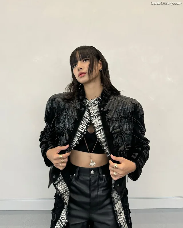 Lisa BLΛƆKPIИK (Blackpink) photo 22 of 6190