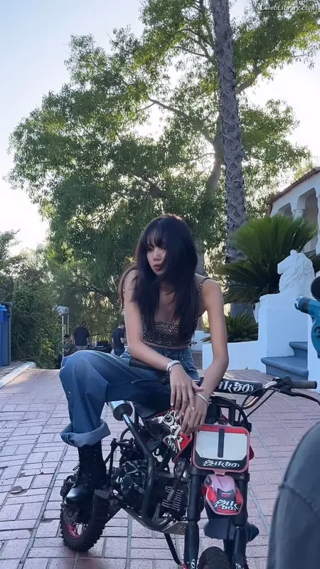 Lisa  BLΛƆKPIИK (Blackpink) photo 1 of 6190