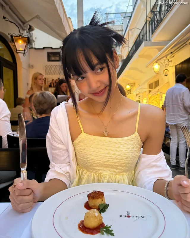 Lisa  BLΛƆKPIИK (Blackpink) photo 6 of 6190