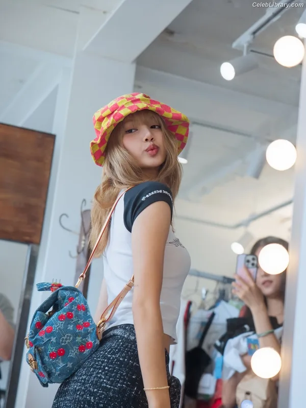 Lisa  BLΛƆKPIИK (Blackpink) photo 15 of 6190