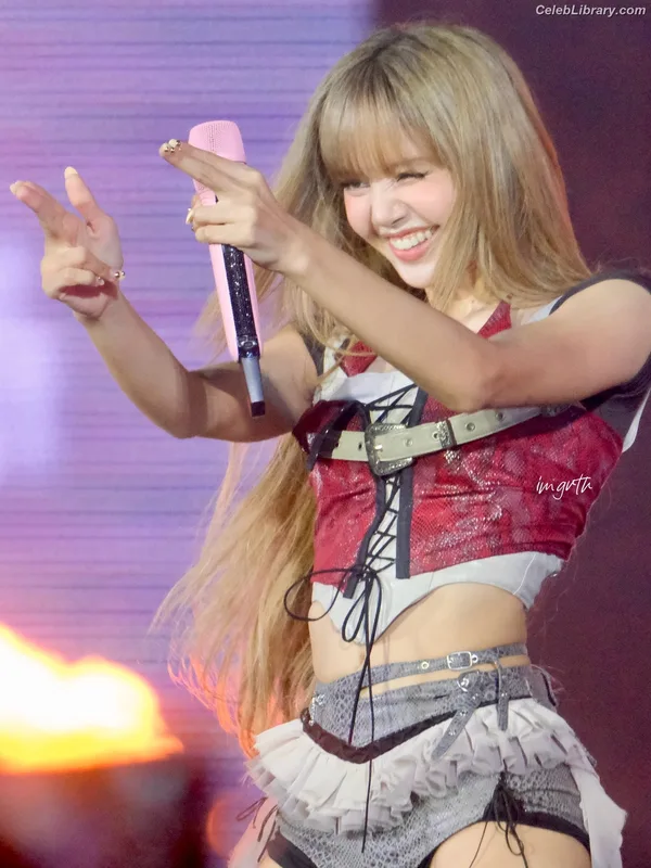 Lisa  BLΛƆKPIИK (Blackpink) photo 24 of 6190