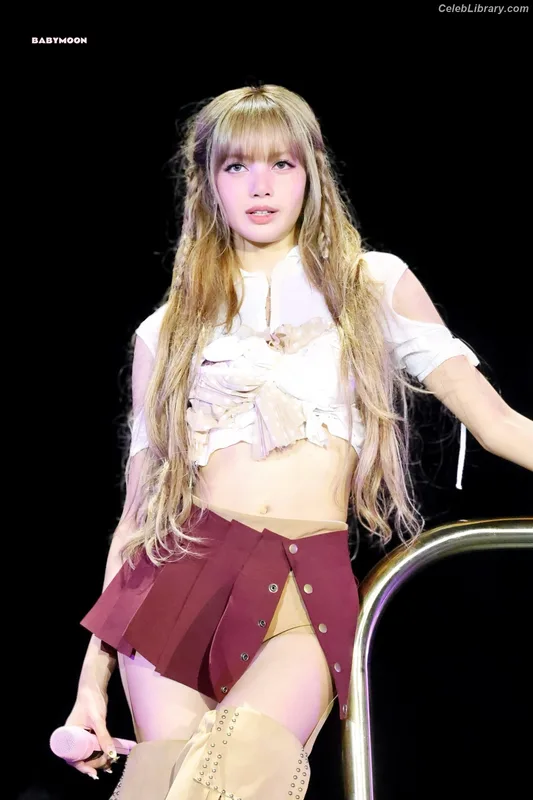 Lisa  BLΛƆKPIИK (Blackpink) photo 1 of 6190