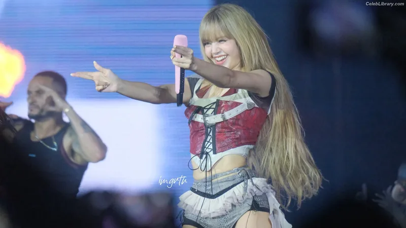 Lisa  BLΛƆKPIИK (Blackpink) photo 2 of 6190