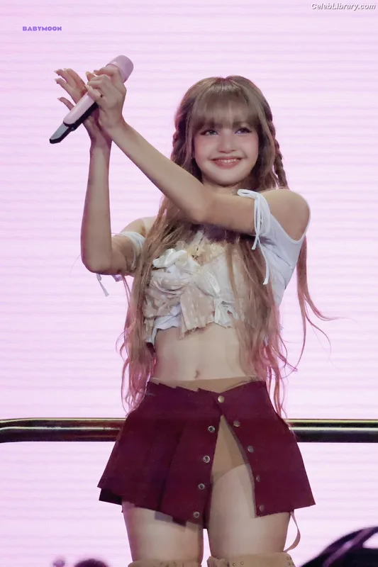 Lisa  BLΛƆKPIИK (Blackpink) photo 5 of 6190