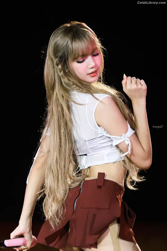 Lisa  BLΛƆKPIИK (Blackpink) photo 6 of 6190