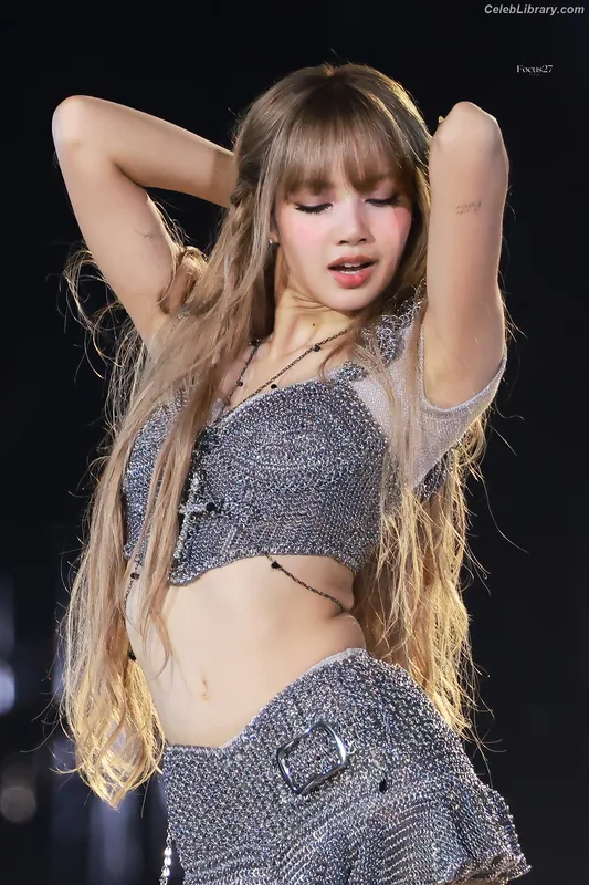 Lisa  BLΛƆKPIИK (Blackpink) photo 10 of 6190