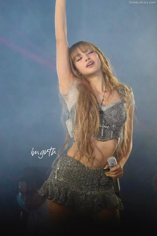 Lisa  BLΛƆKPIИK (Blackpink) photo 14 of 6190