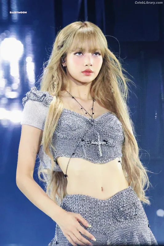 Lisa  BLΛƆKPIИK (Blackpink) photo 17 of 6190