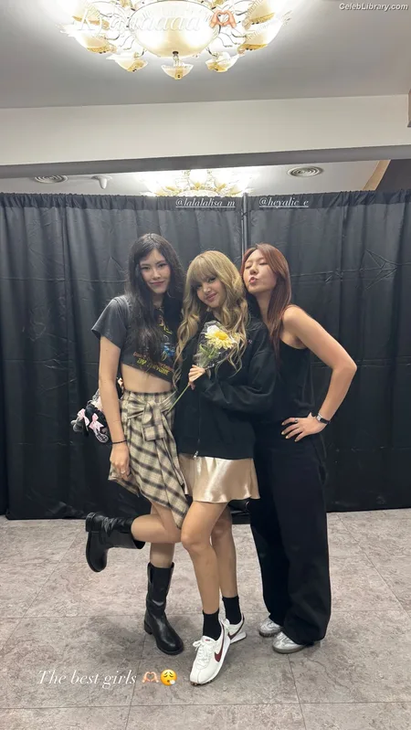 Lisa  BLΛƆKPIИK (Blackpink) photo 3 of 6190