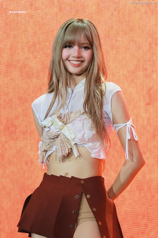 Lisa  BLΛƆKPIИK (Blackpink) photo 5 of 6190