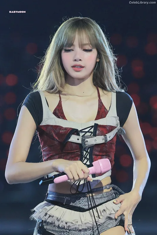 Lisa  BLΛƆKPIИK (Blackpink) photo 10 of 6190