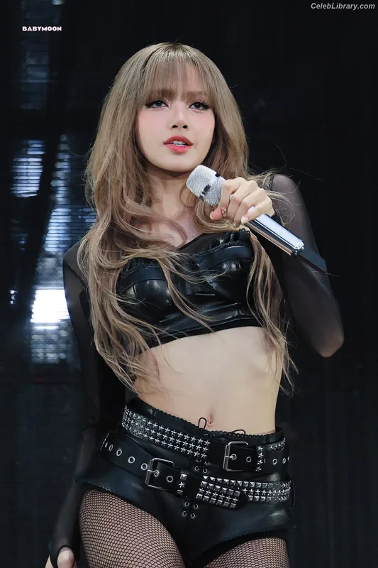 Lisa  BLΛƆKPIИK (Blackpink) photo 13 of 6190