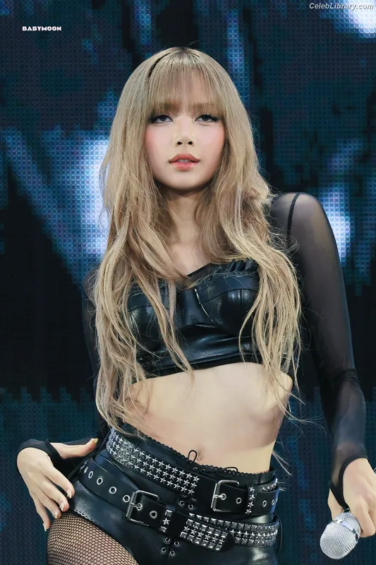 Lisa  BLΛƆKPIИK (Blackpink) photo 14 of 6190