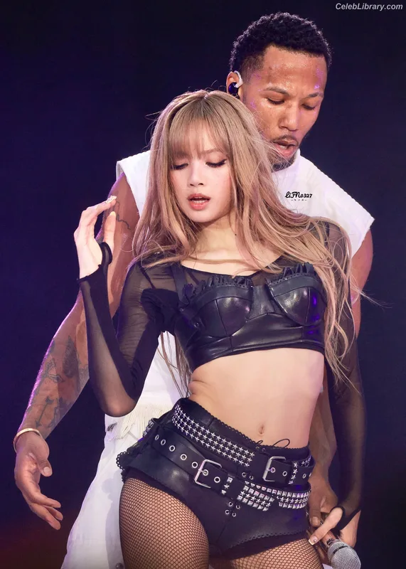 Lisa  BLΛƆKPIИK (Blackpink) photo 16 of 6190