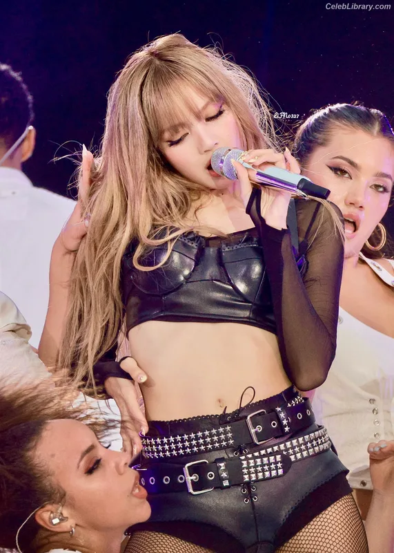 Lisa  BLΛƆKPIИK (Blackpink) photo 17 of 6190