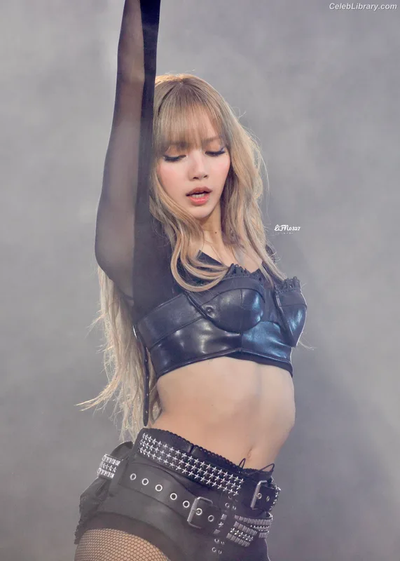 Lisa  BLΛƆKPIИK (Blackpink) photo 19 of 6190