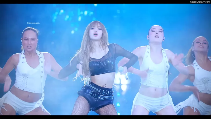 Lisa  BLΛƆKPIИK (Blackpink) photo 8 of 6190